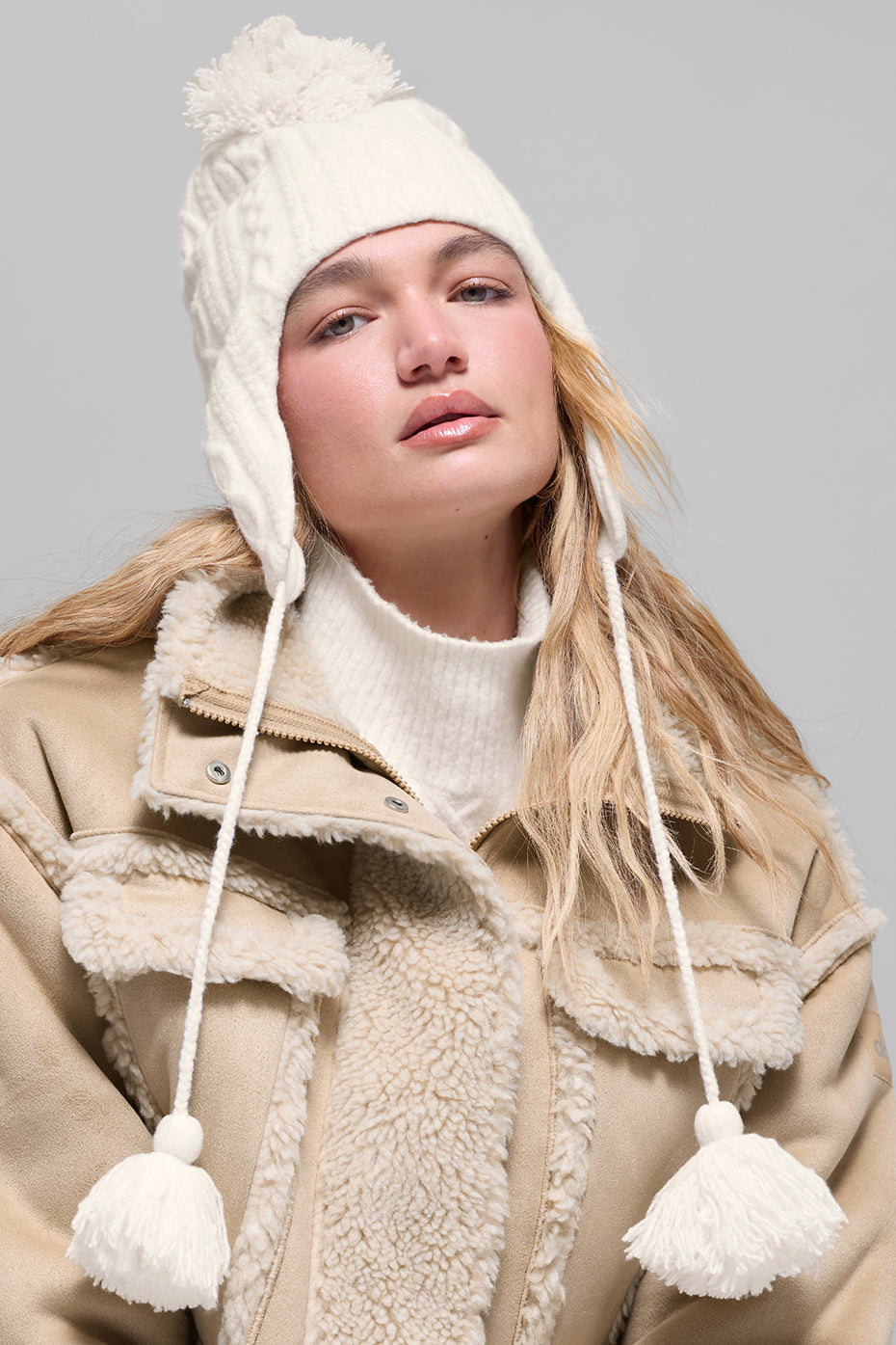 Bonnet Cache-Oreilles En Maille Torsadée Winter Bliss - Ivory