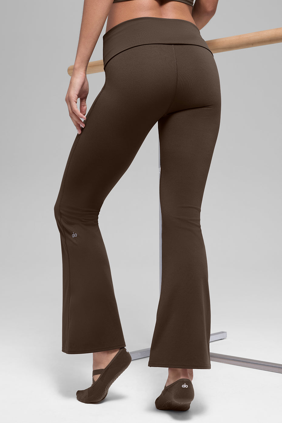 ALO  Legging évasé à rabat Softsculpt (court) - Espresso