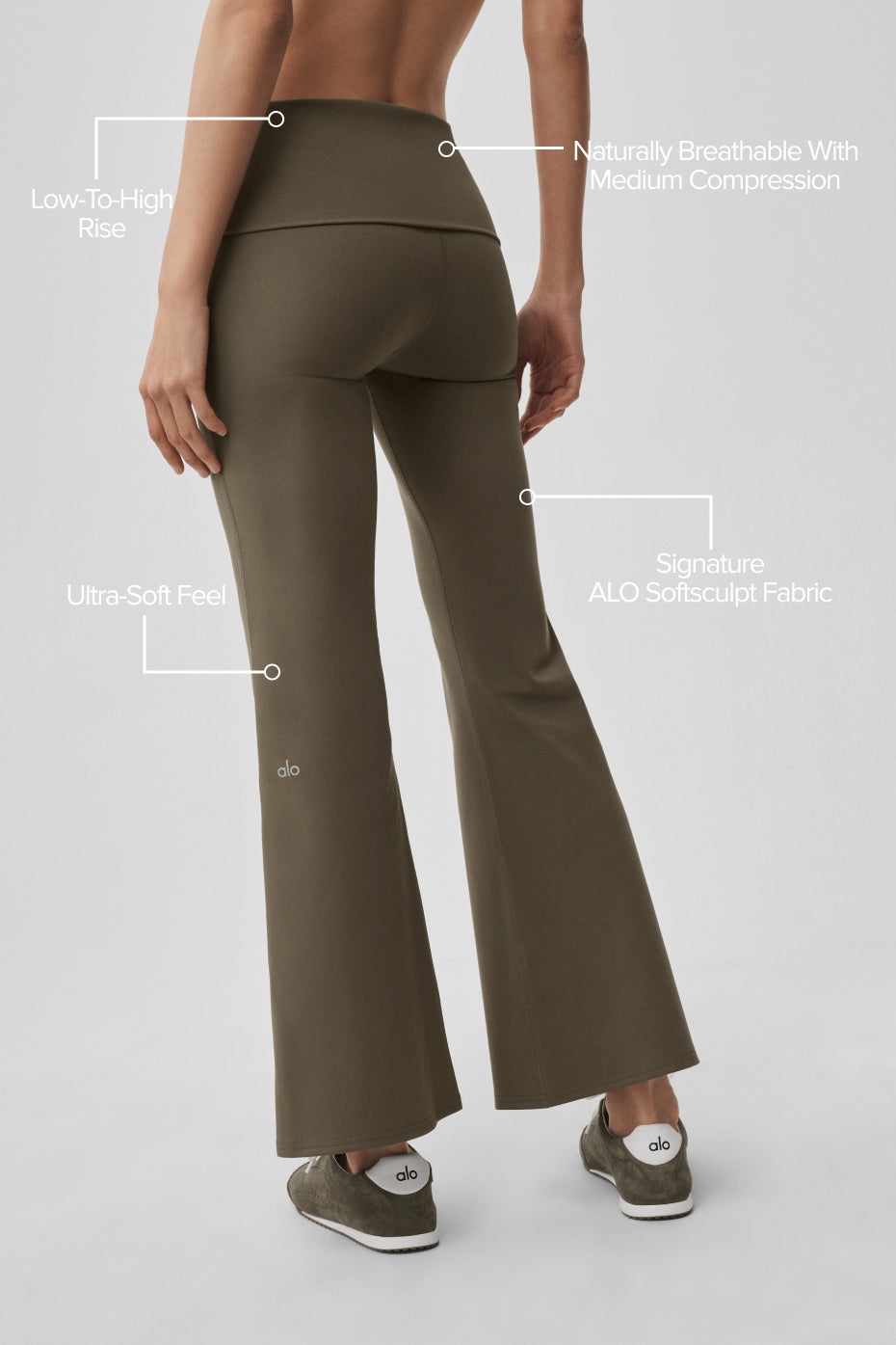 ALO  Legging évasé à rabat Softsculpt (court) - Olive Tree